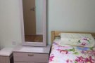 女皇镇有公寓式组屋单间出租，设施齐全，单人女性5月中旬即可入住。