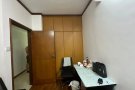 靠近paya lebar MRT，走路2分钟到地铁站，普通房招人.交通方便。可以为您节省很多交通费用