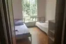 Yishun emerald 公寓有大普通房出租。两个人800包水电
