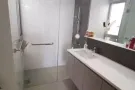 淡滨尼近地铁公寓带阳台大主人房出租