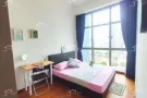 紫线花拉公园，豪华单身公寓，可以住两个人，独立卫生间，可煮。有泳池健身房