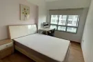 榜鹅公寓式HDB组屋高楼宽敞干净的全新大房间,离MRT和BUS转换站只需3分钟.