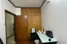靠近paya lebar MRT，走路2分钟到地铁站，普通房招人.交通方便。可以为您节省很多交通费用