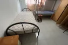 红山地铁有4人男床位出租，普通房
