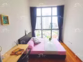 紫线花拉公园，豪华单身公寓，可以住两个人，独立卫生间，可煮。有泳池健身房