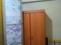 女生宿舍：1女生住1小间房：有窗口 门可锁